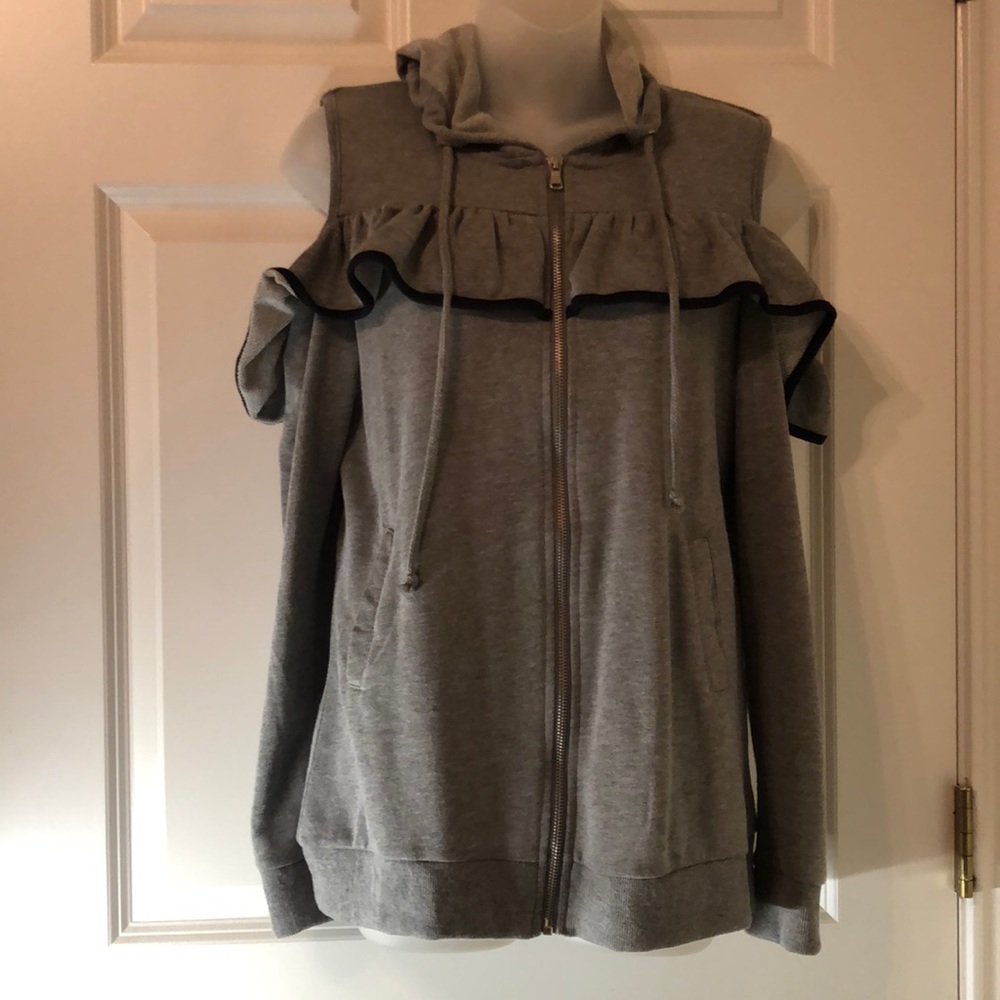 Zipper sweater with shoulder